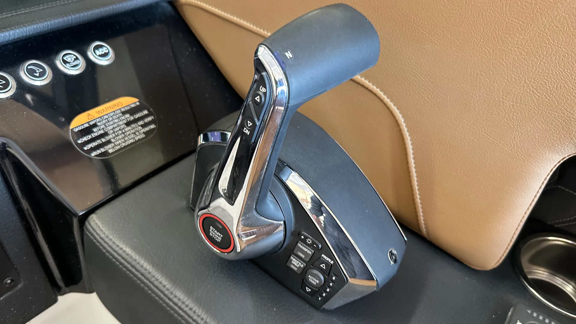 2025 Four Winns H9 Sterndrive