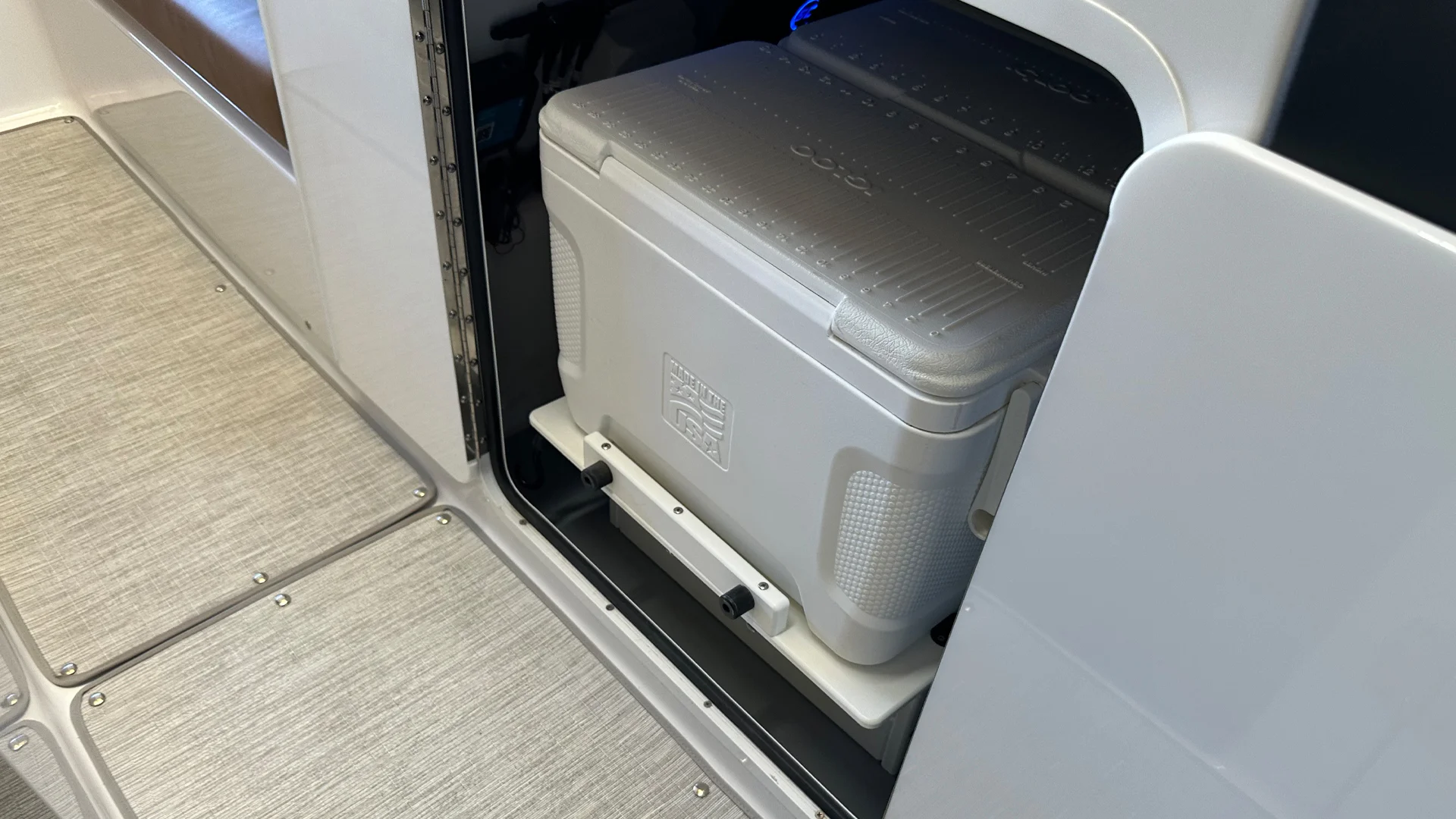 2025 Four Winns H9 Sterndrive