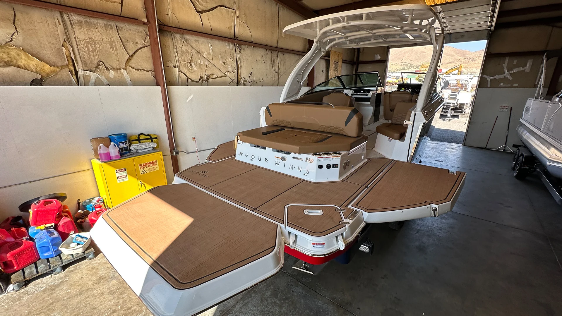 2025 Four Winns H9 Sterndrive